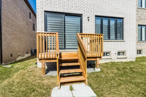 30 Camino Real Drive, Caledon, ON L7C 4L9