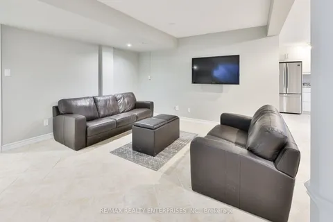 1472 Myron Drive, Mississauga, ON L5E 2N6