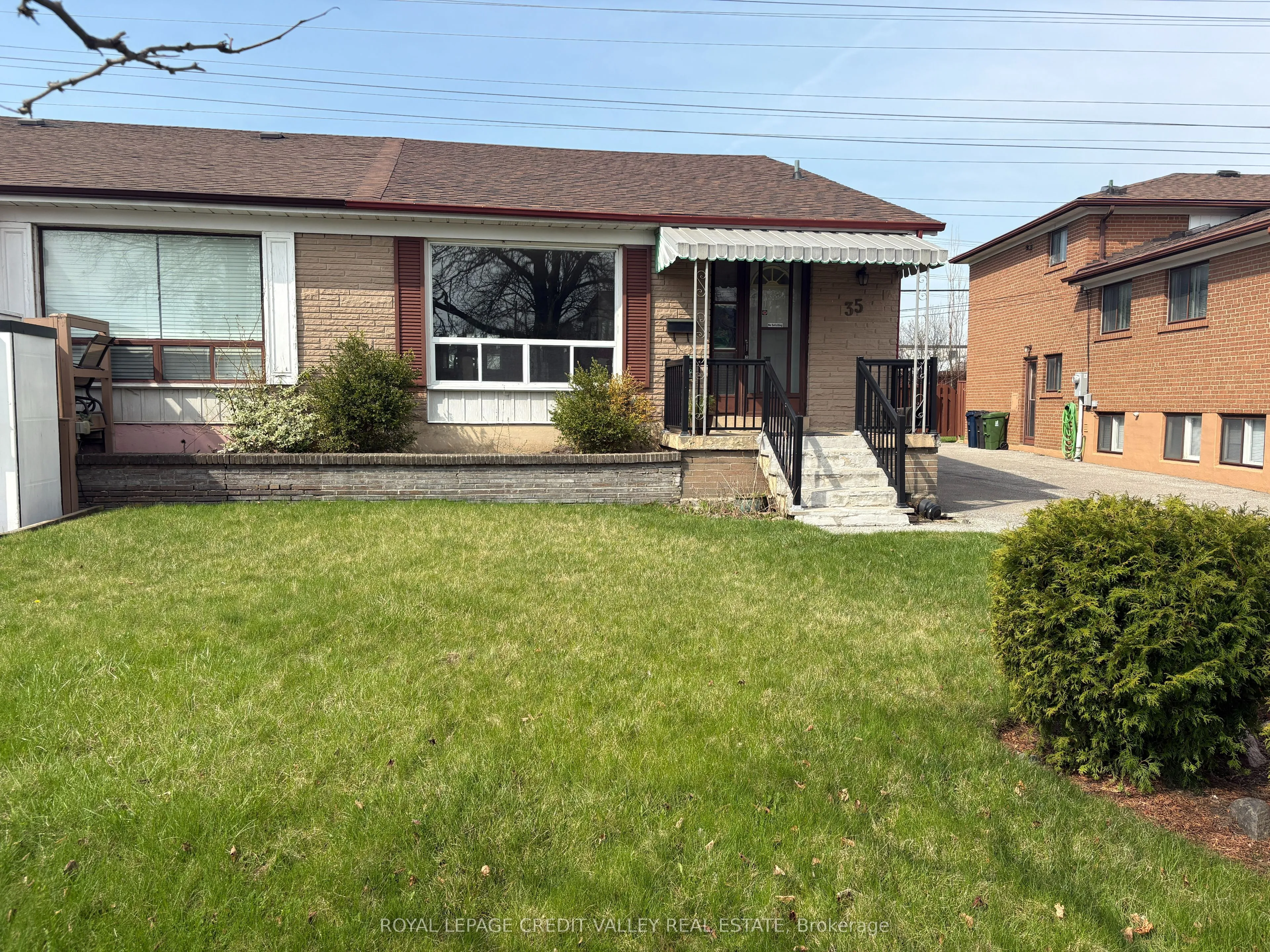 35 Elmvale Crescent, Toronto, ON M9V 2B8