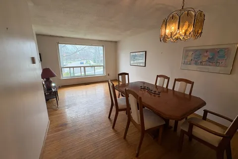 35 Elmvale Crescent, Toronto, ON M9V 2B8