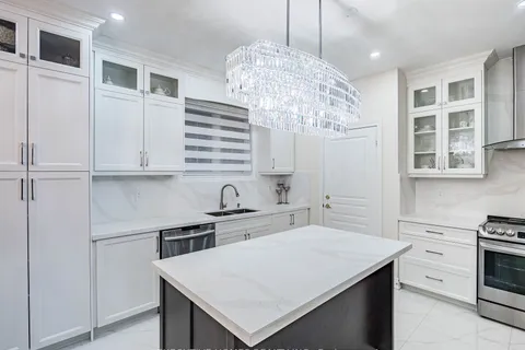 1 Orangeblossom Trail, Brampton, ON L6X 3B4