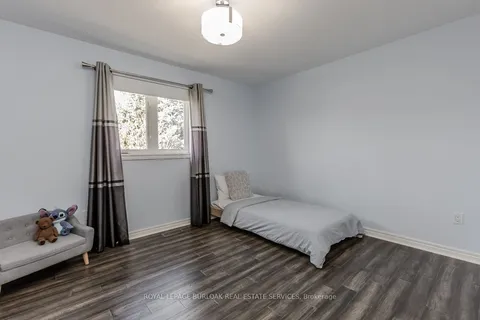2382 Emerson Drive, Burlington, ON L7L 7G6
