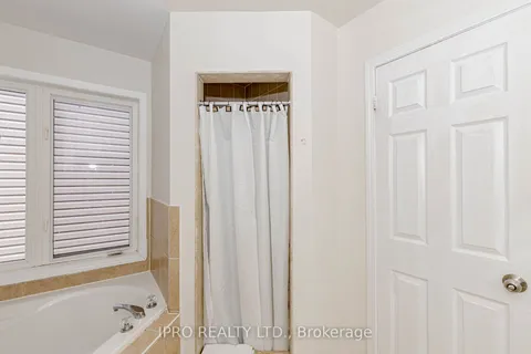 900 Mcneil Drive, Milton, ON L9T 6M4