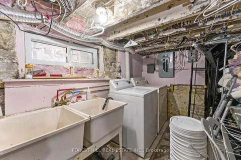 1046 Dovercourt Road, Toronto, ON M6H 2X8