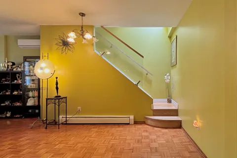 1046 Dovercourt Road, Toronto, ON M6H 2X8