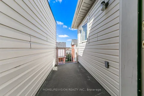 10 Odoardo Disanto Circle, Toronto, ON M3L 0E7
