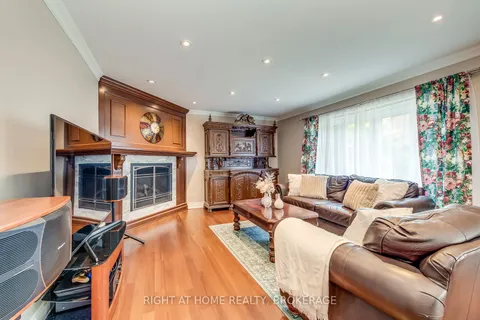 1311 Playter Place, Oakville, ON L6M 2V1