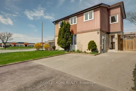 1 Hedley Court, Brampton, ON L6S 2B6