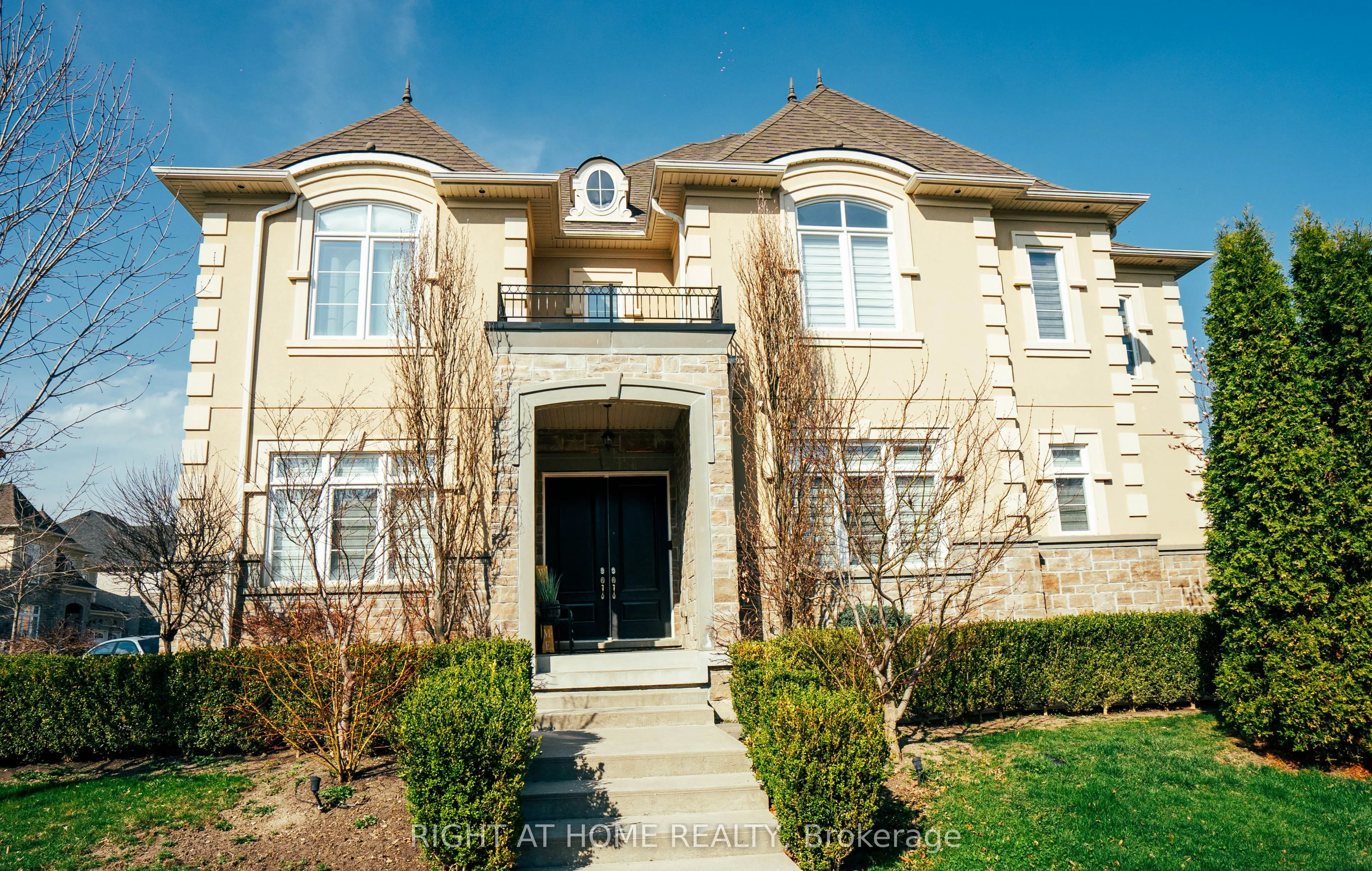 11 Fairmont Close, Brampton, ON L6Y 2Y3