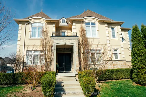 11 Fairmont Close, Brampton, ON L6Y 2Y3