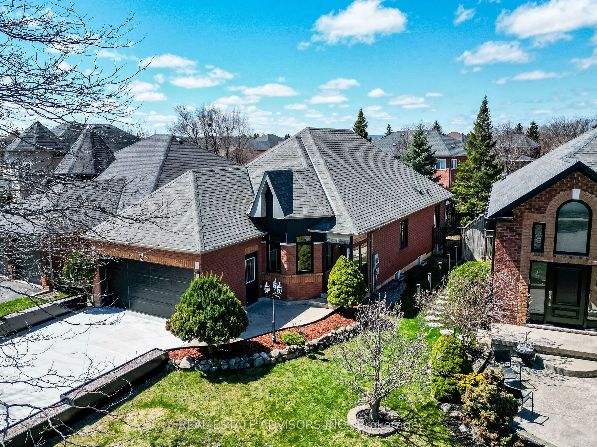 74 Pinebrook Circle, Caledon, ON L7C 1C5