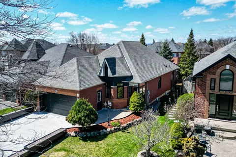 74 Pinebrook Circle, Caledon, ON L7C 1C5