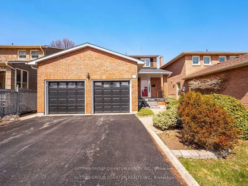 2113 Folkway Drive, Mississauga, ON L5L 3G3