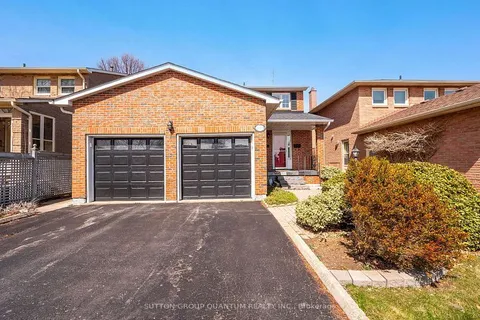 2113 Folkway Drive, Mississauga, ON L5L 3G3