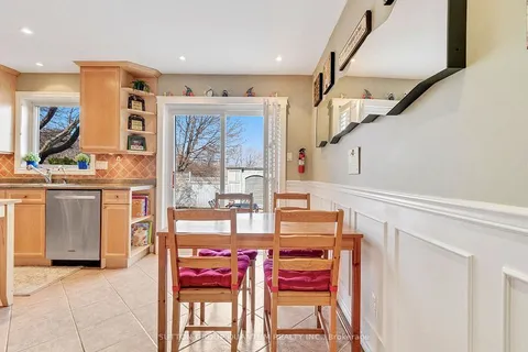 2113 Folkway Drive, Mississauga, ON L5L 3G3