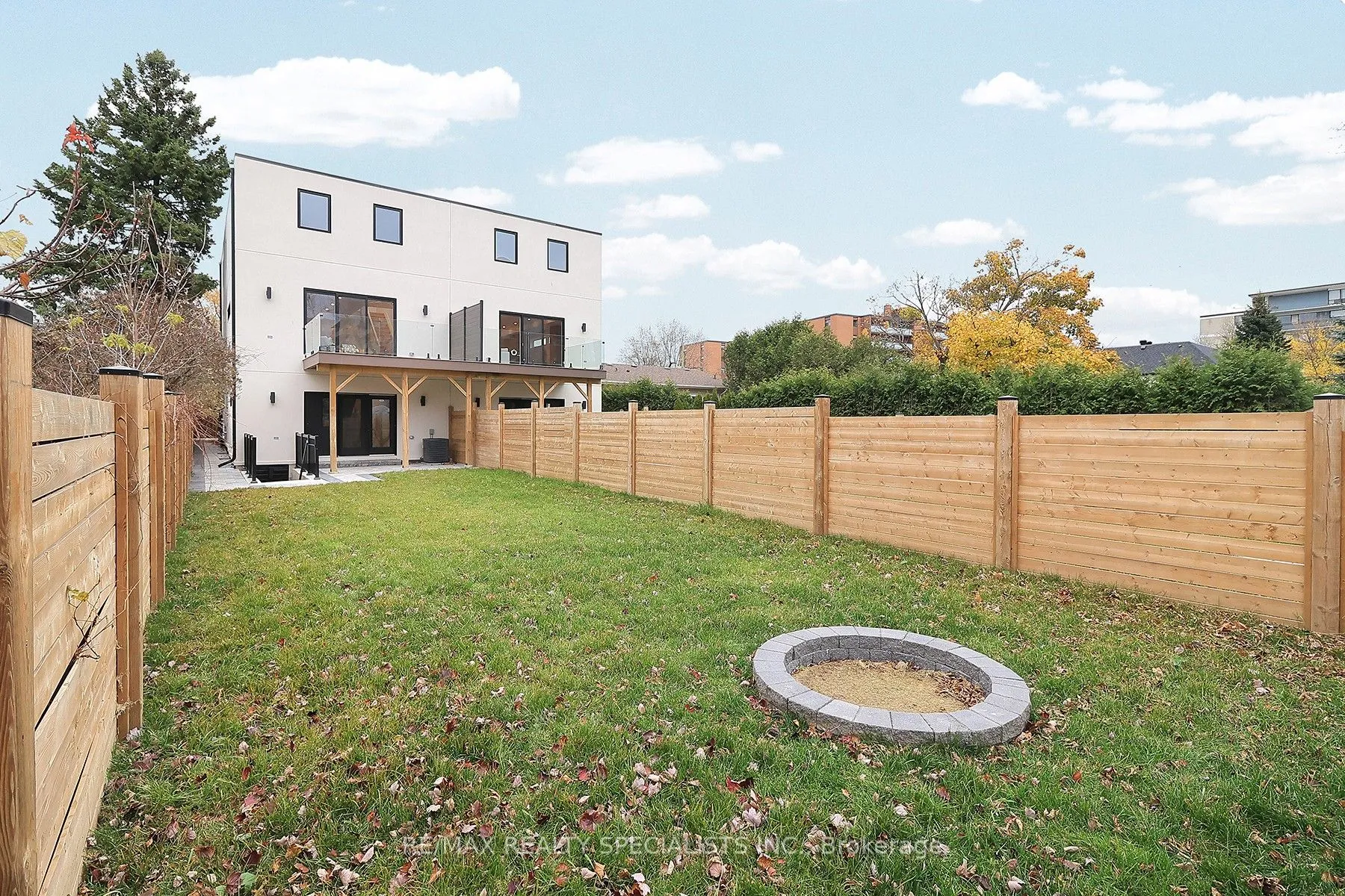 1048 ROOSEVELT Road, Mississauga, ON L5G 3Y8