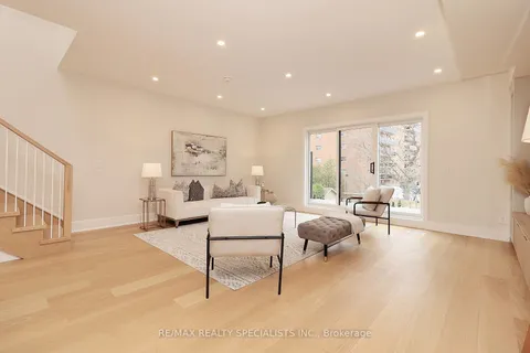 1048 ROOSEVELT Road, Mississauga, ON L5G 3Y8