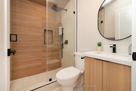 1048 ROOSEVELT Road, Mississauga, ON L5G 3Y8