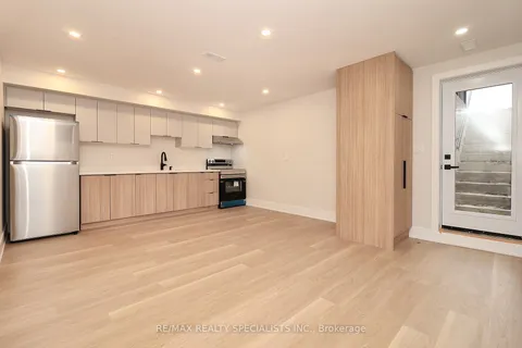 1048 ROOSEVELT Road, Mississauga, ON L5G 3Y8