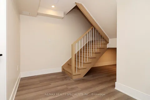 1046 ROOSEVELT Road, Mississauga, ON L5G 3Y8