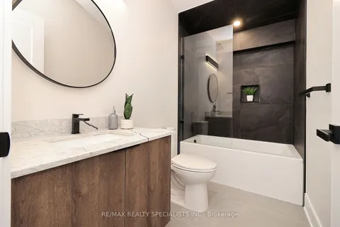 1046 ROOSEVELT Road, Mississauga, ON L5G 3Y8
