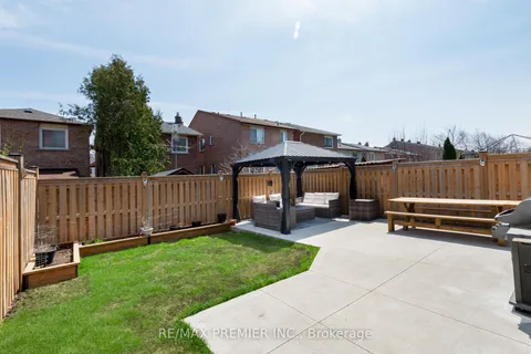 938 Deer Run, Mississauga, ON L5C 4B2