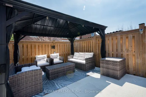938 Deer Run, Mississauga, ON L5C 4B2