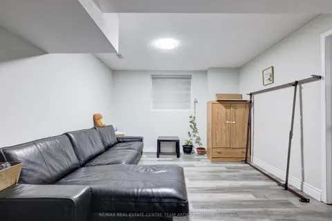 247 Cresthaven Road, Brampton, ON L7A 1K8