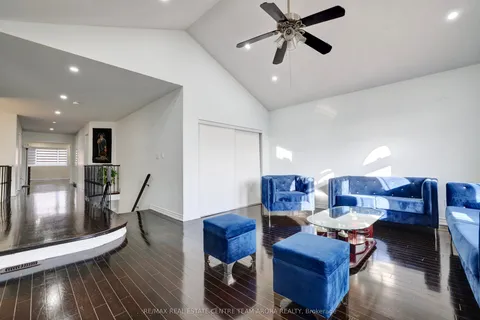 247 Cresthaven Road, Brampton, ON L7A 1K8