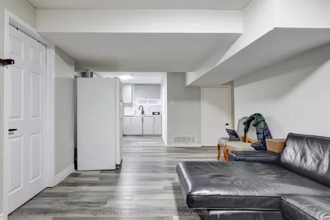247 Cresthaven Road, Brampton, ON L7A 1K8