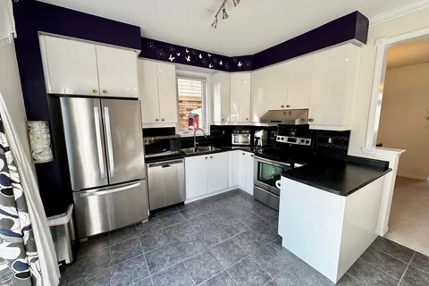 1058 Farmstead Drive, Milton, ON L9T 8G5
