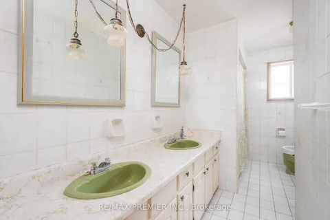 28 Whitfield Avenue, Toronto, ON M9L 1G3
