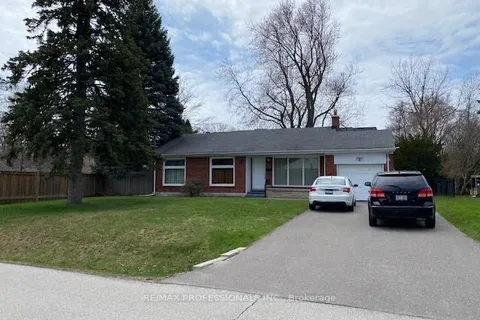 1564 Marionville Drive, Mississauga, ON L5E 2Y3