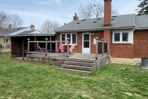 1564 Marionville Drive, Mississauga, ON L5E 2Y3