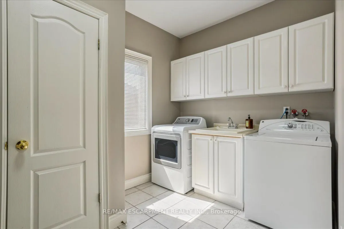 1749 Chesbro Court, Mississauga, ON L5H 4H3