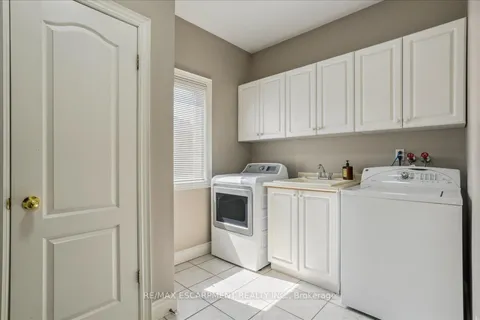 1749 Chesbro Court, Mississauga, ON L5H 4H3