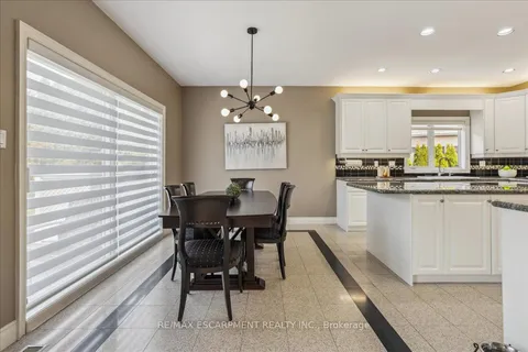 1749 Chesbro Court, Mississauga, ON L5H 4H3