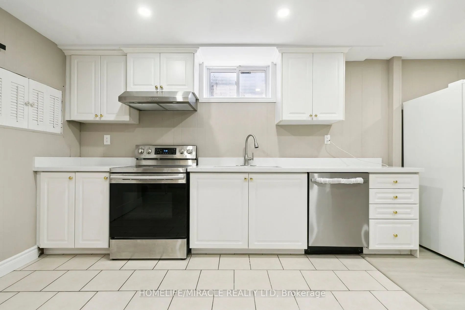 1612 Wavell Crescent, Mississauga, ON L4X 1X1