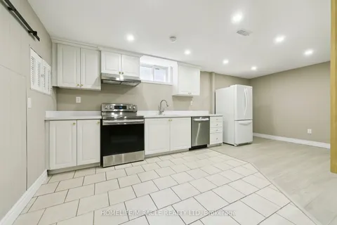1612 Wavell Crescent, Mississauga, ON L4X 1X1