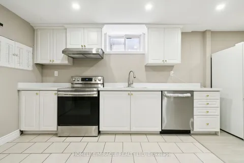 1612 Wavell Crescent, Mississauga, ON L4X 1X1