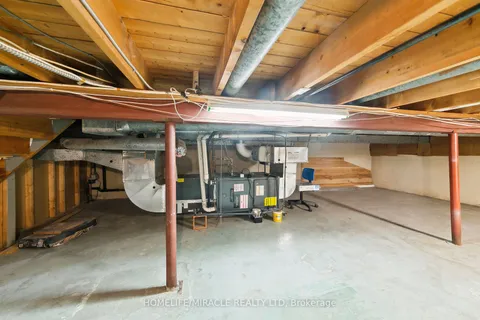 1612 Wavell Crescent, Mississauga, ON L4X 1X1