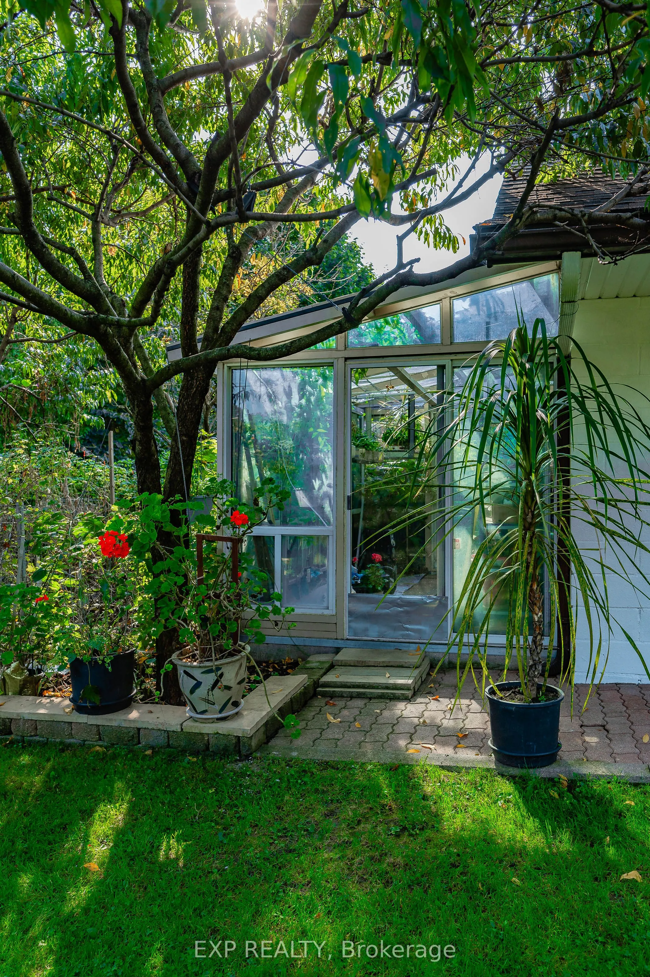27 Stock Avenue, Toronto, ON M8Z 5C3