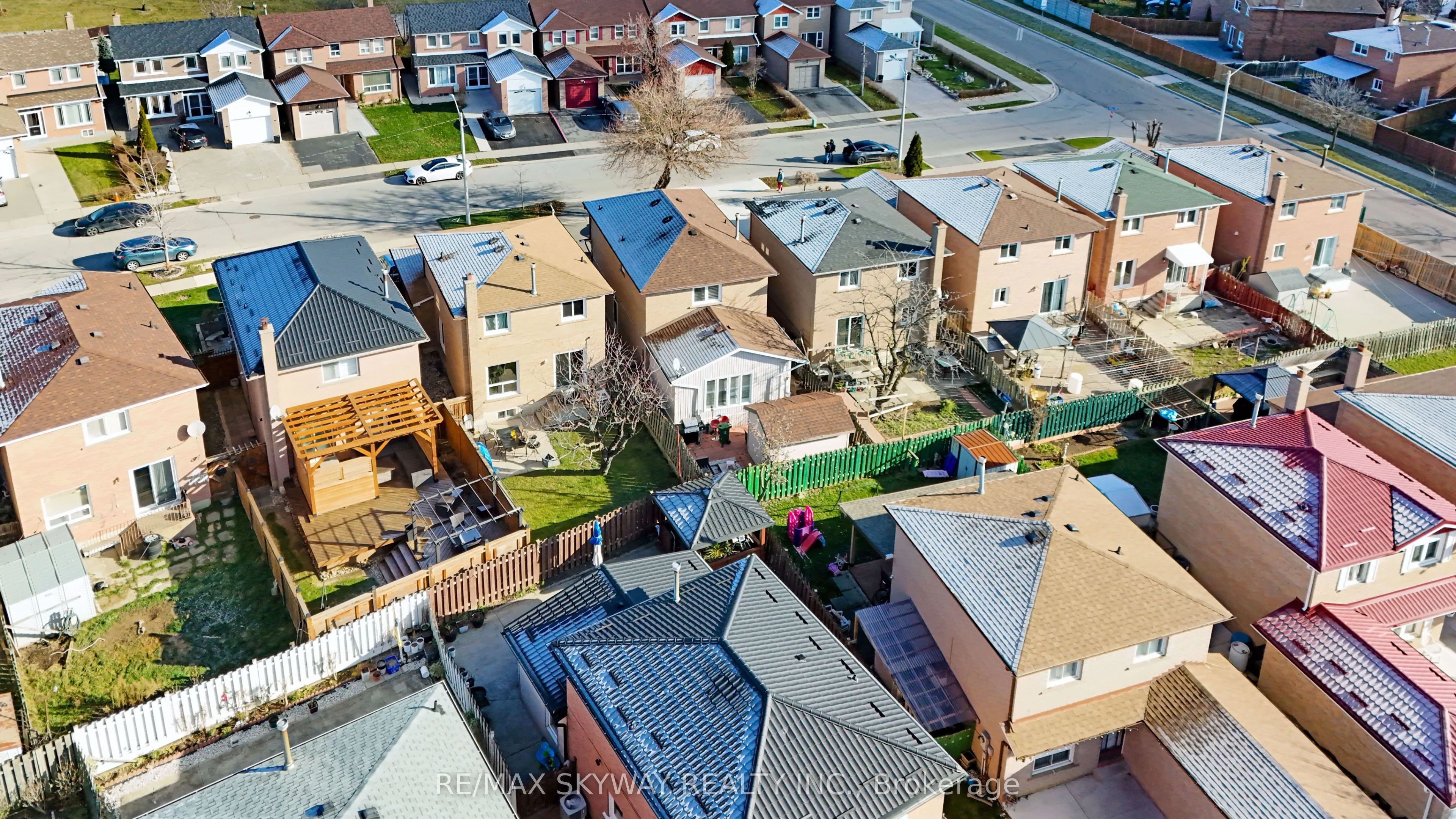 10 Provence Trail, Toronto, ON M9V 5B7