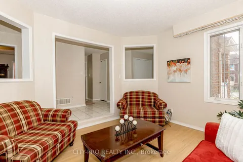 382 Harrowsmith Drive, Mississauga, ON L5R 3V1