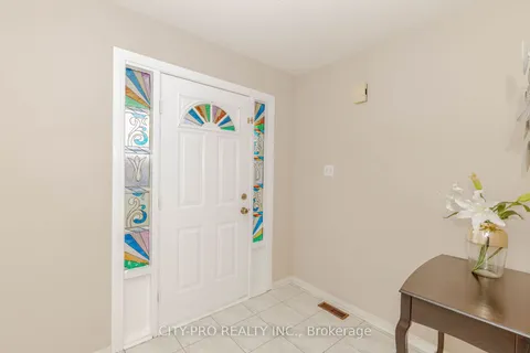 382 Harrowsmith Drive, Mississauga, ON L5R 3V1