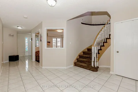 382 Harrowsmith Drive, Mississauga, ON L5R 3V1