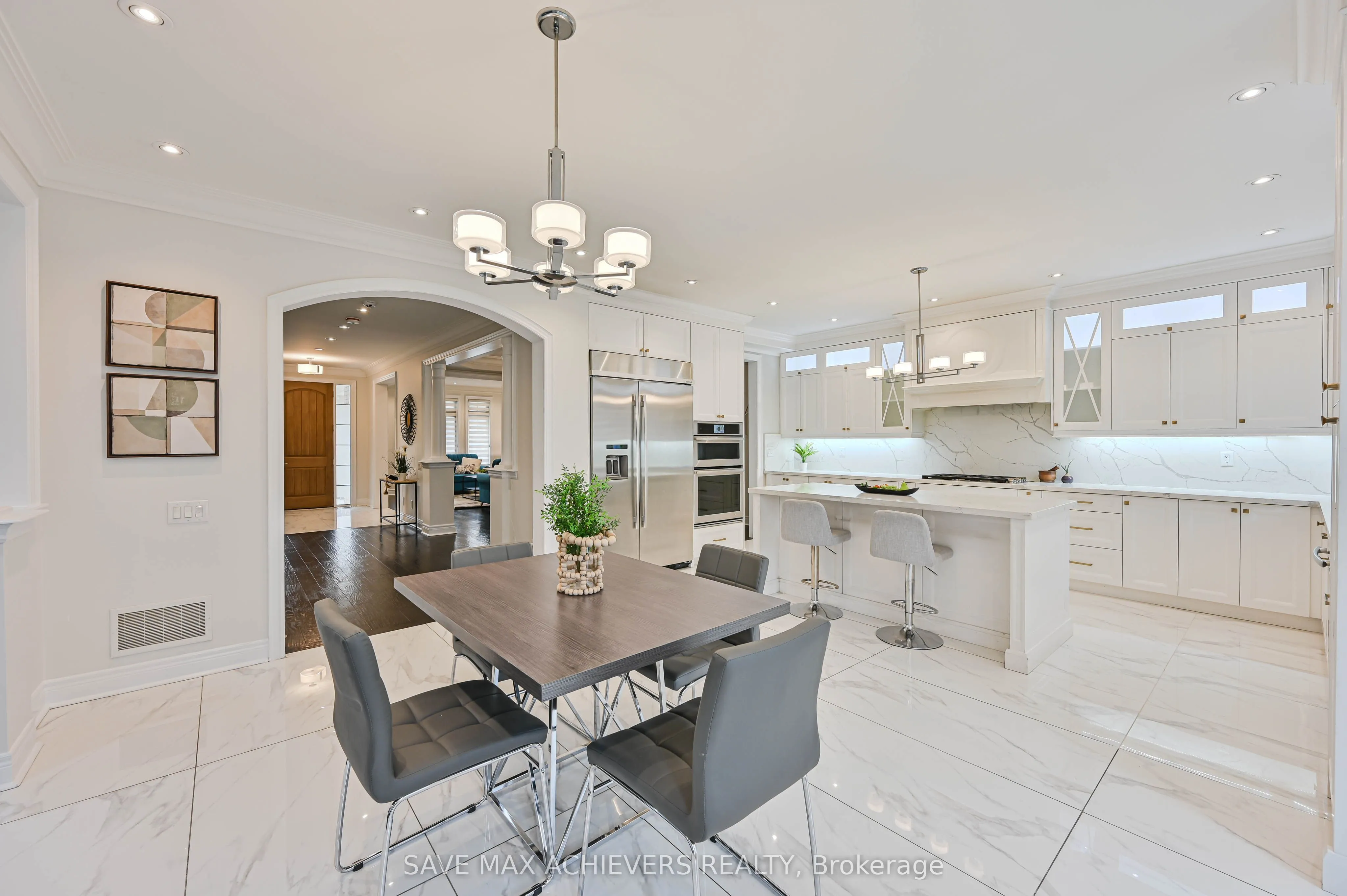 7 Seacliff Crescent, Brampton, ON L6T 0A4