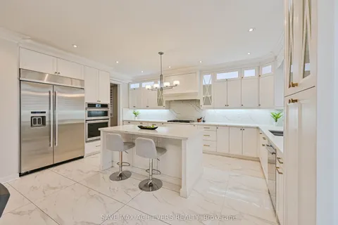 7 Seacliff Crescent, Brampton, ON L6T 0A4