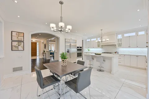 7 Seacliff Crescent, Brampton, ON L6T 0A4