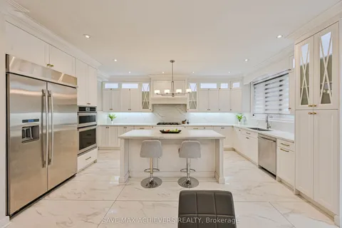 7 Seacliff Crescent, Brampton, ON L6T 0A4